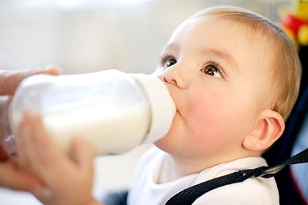 Kinh nghiệm chọn sữa ngoại “chuẩn” cho bé