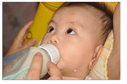 P1: Mách mẹ” lượng sữa cần thiết cho bé dưới 1 tuổi